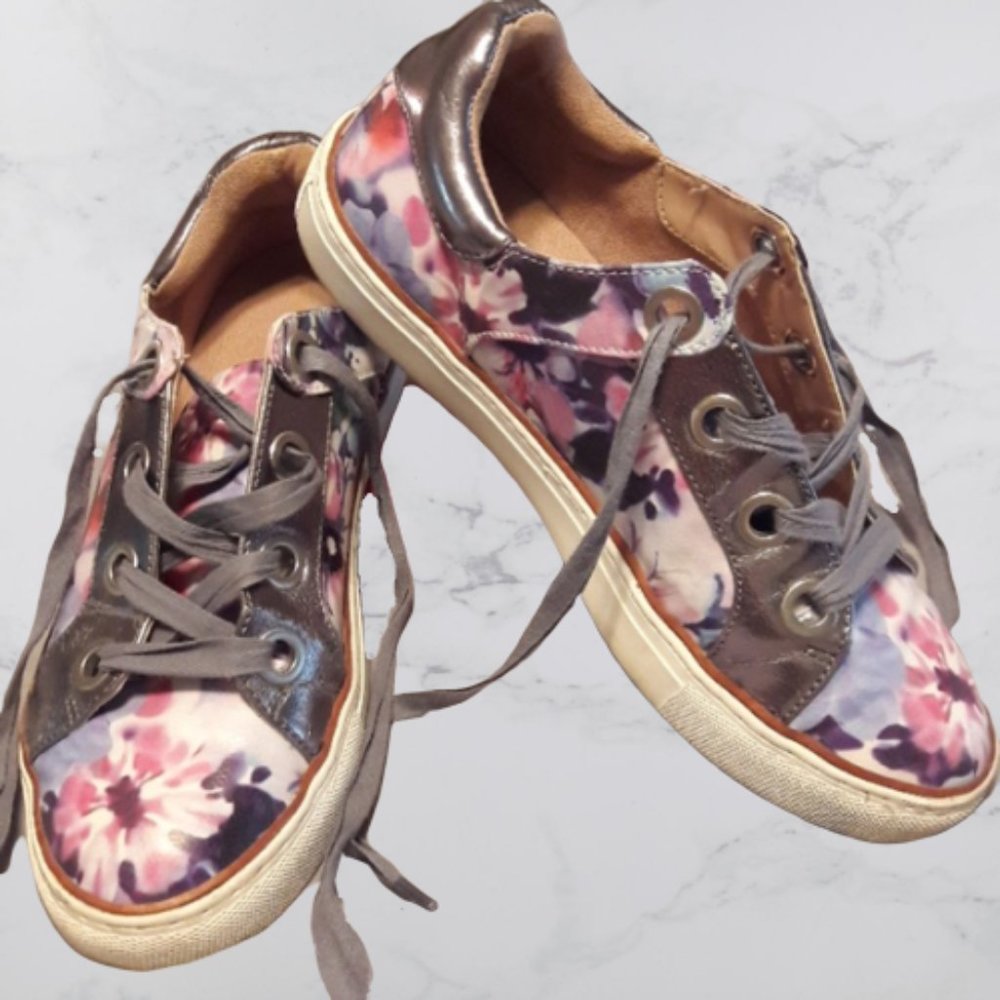 Steven Natural Comfort Silver Floral Sneakers - Size 7 - Lace Up